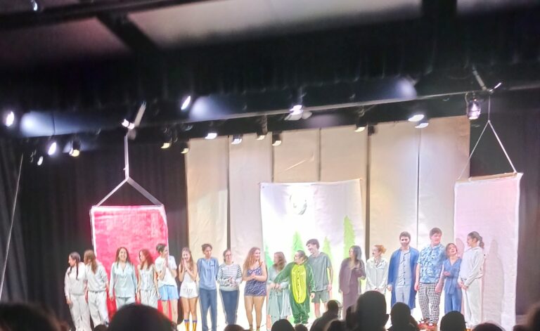 "SONHO DE UMA NOITE DE VERÃO" da Companhia de Teatro Jovem da S.M.U.P. estreou no Auditório Carlos Avilez