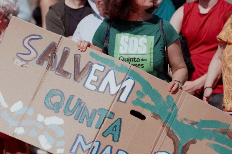 Manifestação “Basta de Betão” protestou hoje contra destruição das zonas verdes em Cascais