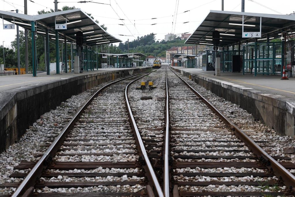 Greve dos maquinistas e dos revisores afeta 7% dos comboios até às 08:00 de ontem