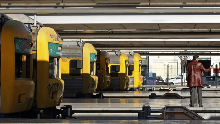 Greve parcial na CP com adesão de 100% apenas com serviços mínimos