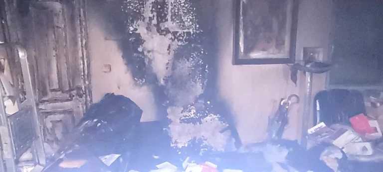 INCÊNDIO deixou rasto de destruição na divisão do apartamento