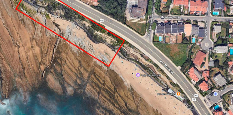 Praia das Avencas com zona interditada