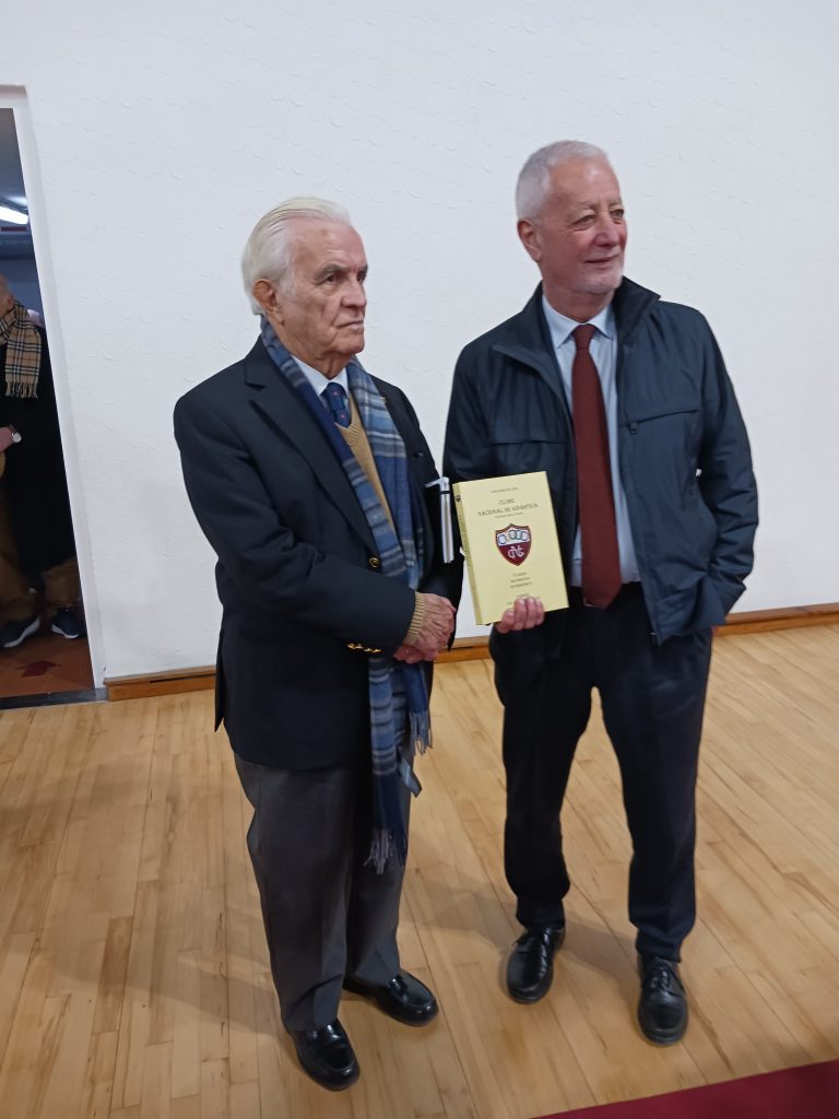 Clube Nacional de Ginástica lançou livro para celebrar os 75 anos