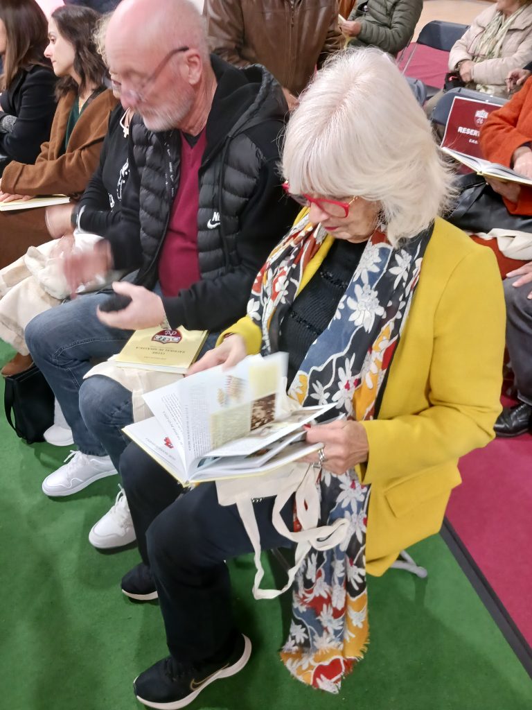 Clube Nacional de Ginástica lançou livro para celebrar os 75 anos