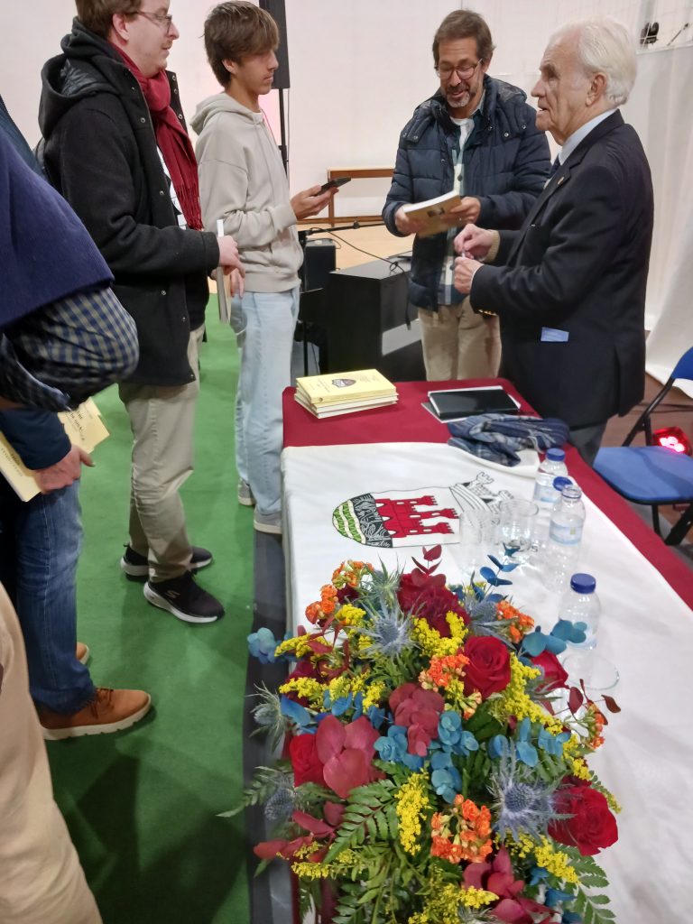 Clube Nacional de Ginástica lançou livro para celebrar os 75 anos