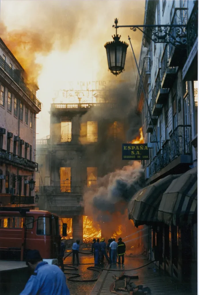 Fogo do Chiado foi há 38 anos. "Tragédia ceifou o coração de Lisboa"
