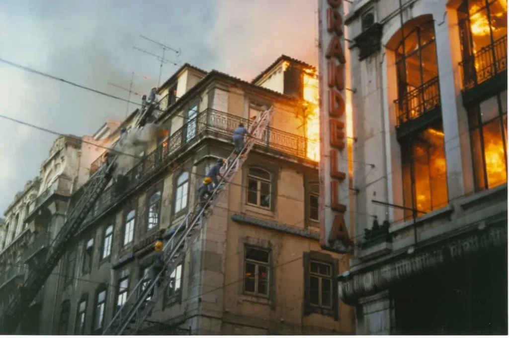 Fogo do Chiado foi há 38 anos. "Tragédia ceifou o coração de Lisboa"
