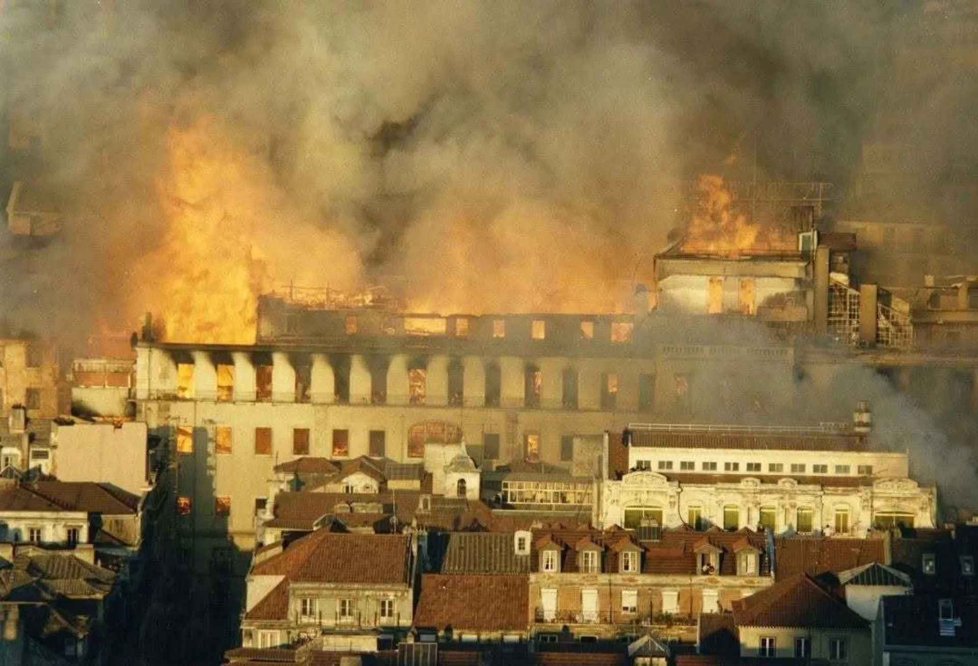 Fogo do Chiado foi há 38 anos. "Tragédia ceifou o coração de Lisboa"