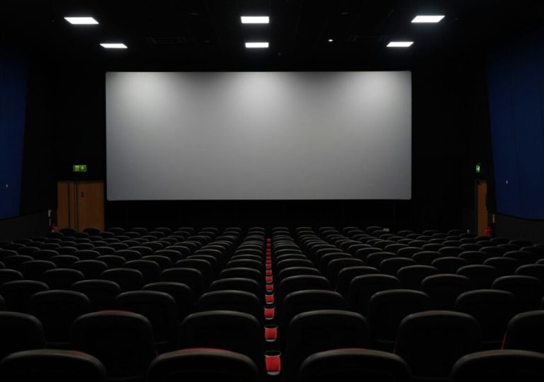 Câmara de Cascais garante continuidade do cinema Atlântida Cine em Carcavelos