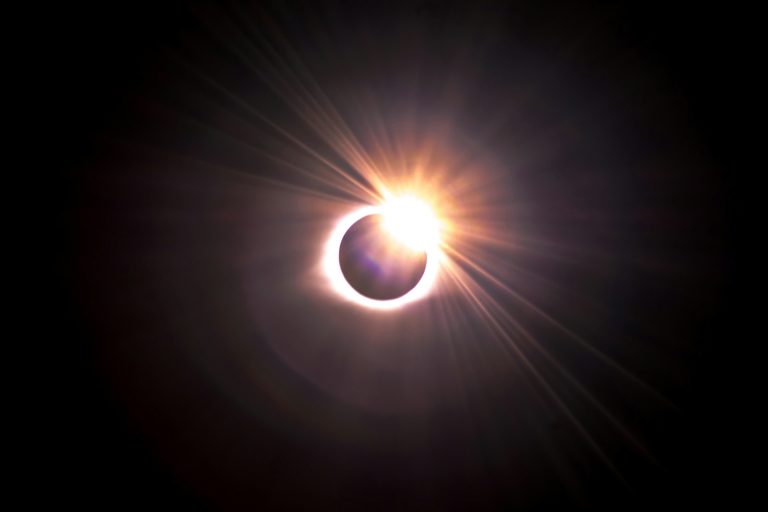 Guarde os óculos! Há novo eclipse (parcial) em 2027. Onde ver?