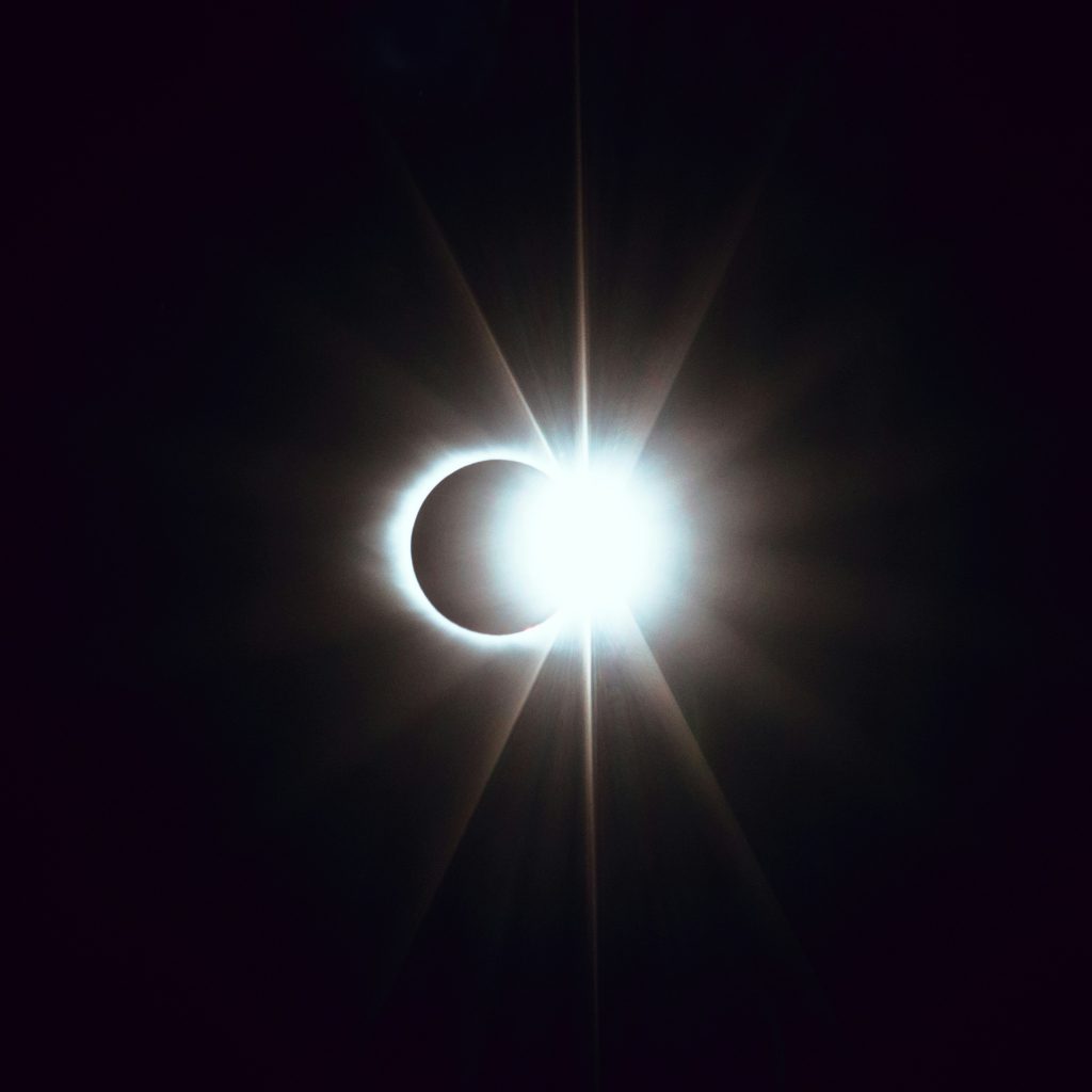Eclipse. Mais de mil no Cabo da Roca para verem "a lua comer o sol"
