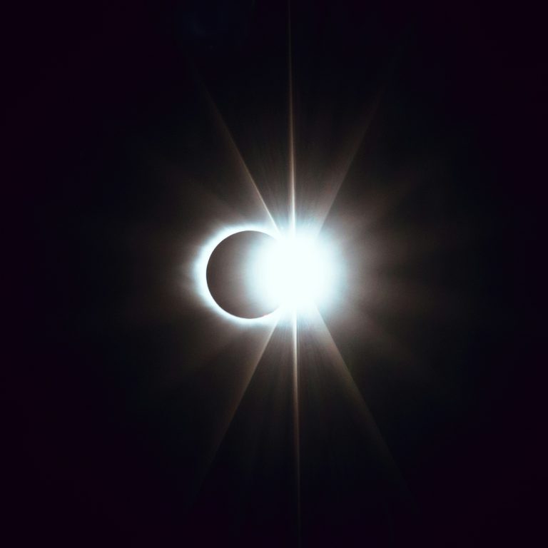 Eclipse. Mais de mil no Cabo da Roca para verem "a lua comer o sol"