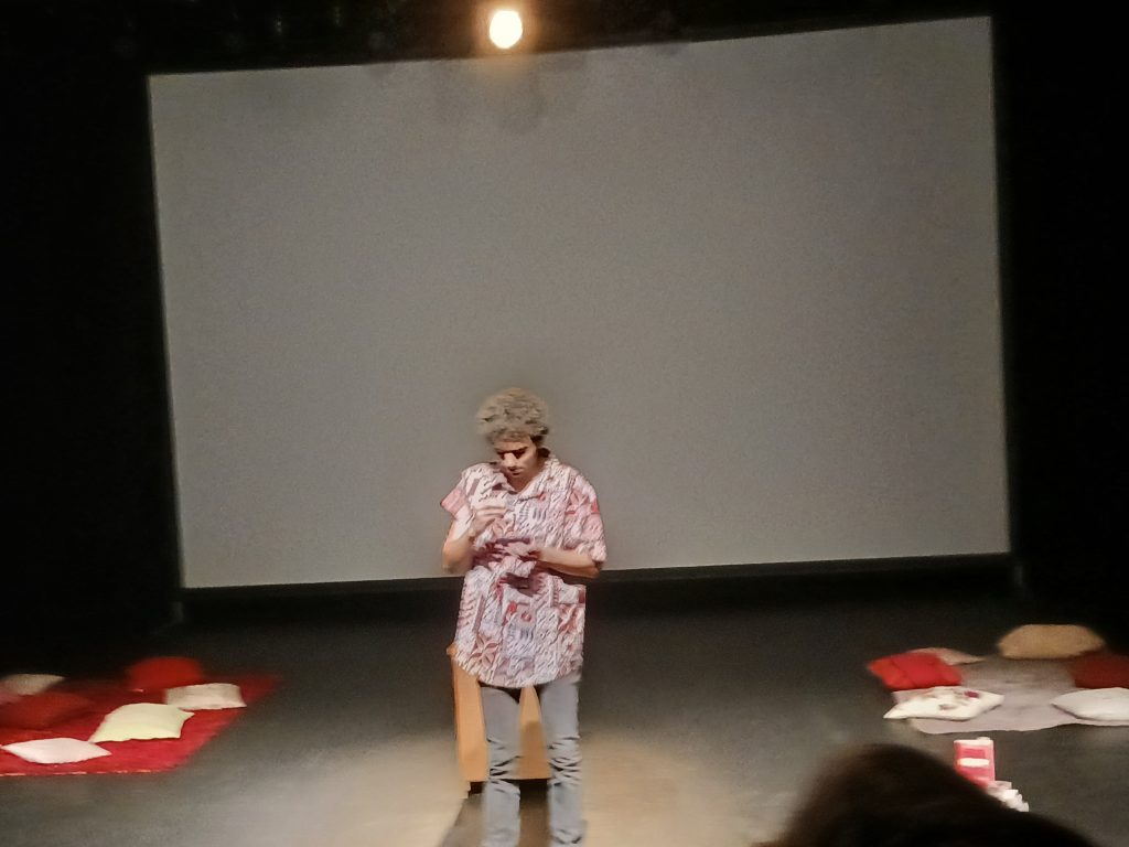 “Vamos Salvar o Mundo Esta Noite” chegou ao Teatro Municipal Mirita Casimiro (Foto: GF)