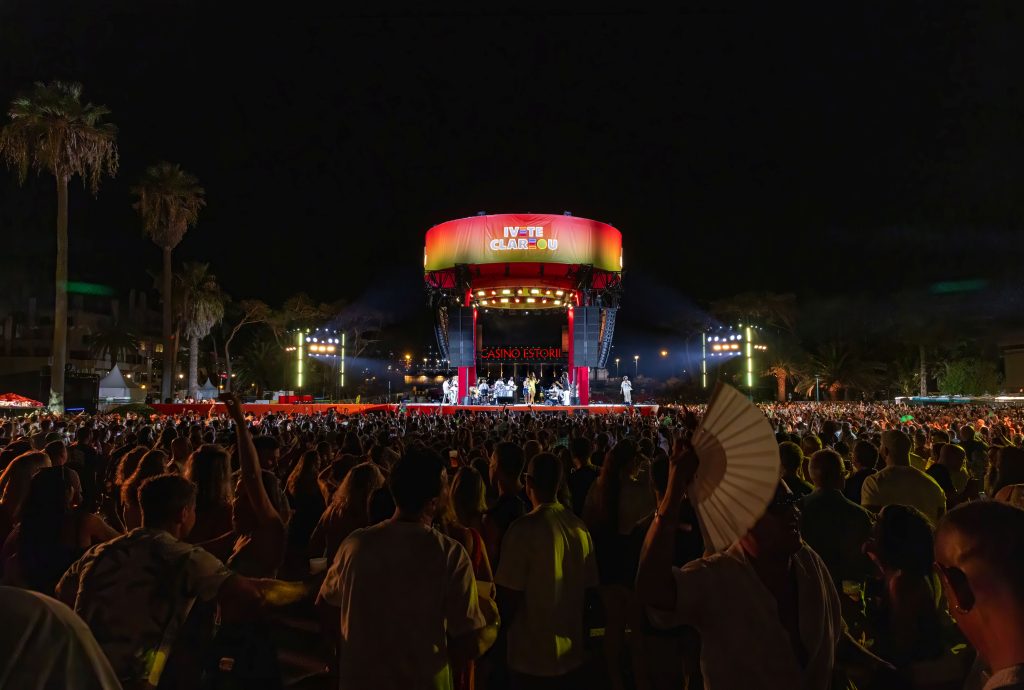 Ivete Sangalo clareou a noite nos jardins do Casino Estoril com uma grande roda de samba que conquistou o público (Fotos: Conceição Alves)